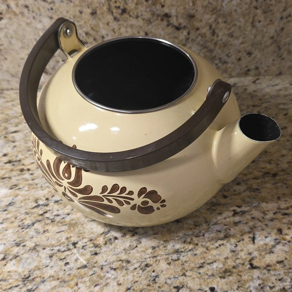 Vintage Pfaltzgraff "Village" Tea Kettle - Picture 4 of 7